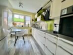 RUDNICK bietet WOHNGLÜCK: Gut geschnittene Hochpaterre-Wohnung mit sonniger Terrasse - Küche