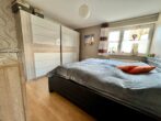 RUDNICK bietet WOHNGLÜCK: Gut geschnittene Hochpaterre-Wohnung mit sonniger Terrasse - Schlafzimmer
