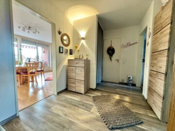 RUDNICK bietet WOHNGLÜCK: Gut geschnittene Hochpaterre-Wohnung mit sonniger Terrasse, 31535 Neustadt am Rübenberge, Erdgeschosswohnung