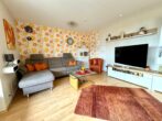 RUDNICK bietet WOHNGLÜCK: Gut geschnittene Hochpaterre-Wohnung mit sonniger Terrasse - Wohnzimmer