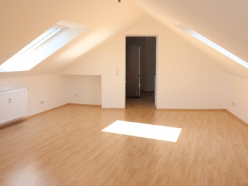 RUDNICK bietet: KAPITALANLAGE ! TOP GEPFLEGT UND RENOVIERT! Anlageobjekt mit 6 Wohnungen, 31737 Rinteln, Mehrfamilienhaus