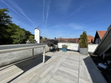 RUDNICK bietet HAUS mit 3 Wohnungen + Büro + Garage NÄHE MEER: ggf. EG wieder rückbaubar zu Laden, 31515 Wunstorf / Steinhude, Mehrfamilienhaus