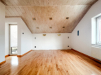 RUDNICK bietet STADTLAGE MIT CHARAKTER – Doppelhaushälfte in der Wunstorfer Nordstadt! - Zimmer 1 im OG ...