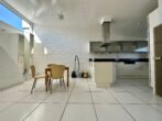 RUDNICK bietet lichtdurchflutetes SPLIT-LEVEL-HAUS in Luthe - Essbereich mit offener Küche