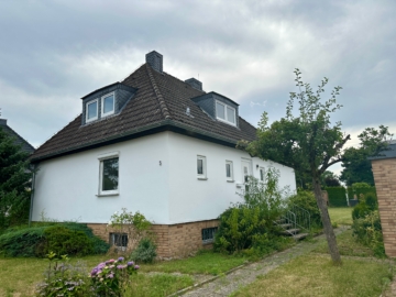 PROVISIONSFREI für Käufer! Einfamilienhaus auf Erbpachtgrundstück mit großem Garten, 30826 Garbsen, Einfamilienhaus