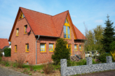 RUDNICK bietet: PROVISIONSFREI! Großes Einfamilienhaus in Leese, ca. 250 m² Wohn/- Nutzfläche - Straßenansicht
