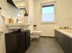 RUDNICK bietet exklusives Penthouse in einzigartiger & ruhiger Feldrandlage - Bad mit...