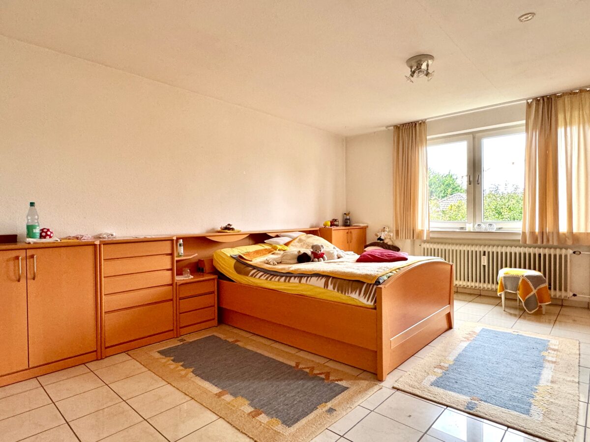 Wohnhaus OG Schlafzimmer