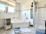RUDNICK bietet RUHEOASE mit Charme - Eckbadewanne & Dusche