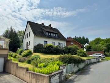 RUDNICK bietet TRAUM für TIER-/, Garten- und Ruheliebhaber: Haus mit 2 Wohnungen auf 3.700 qm Grd., 31737 Rinteln, Zweifamilienhaus