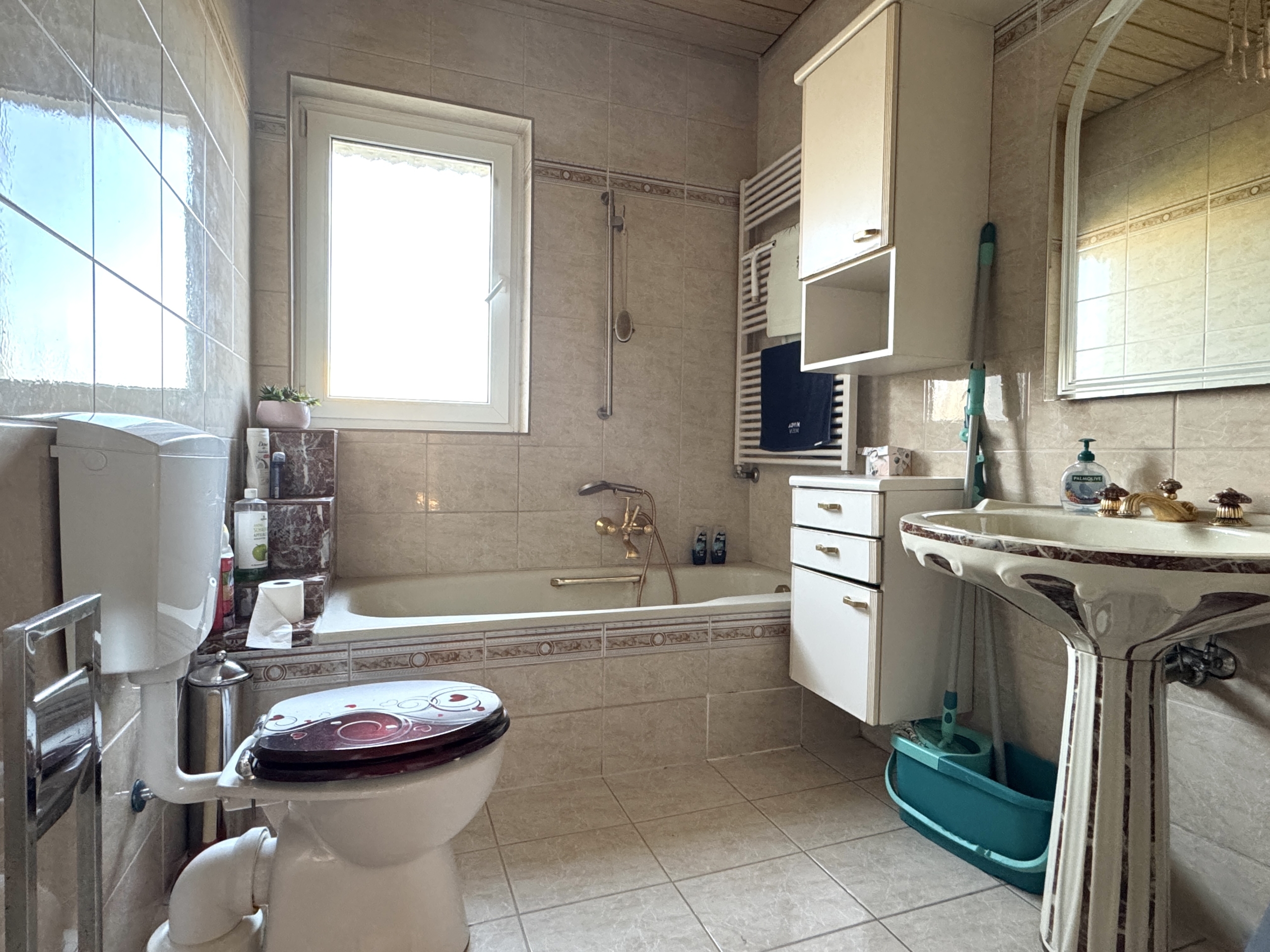 Bad mit Wanne - 3-Zimmer-Whg. im EG
