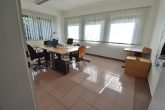 RUDNICK bietet TOP-RENDITE: Bürogebäude mit Fahrzeughalle in guter Lage - Büro Hauptgebäude