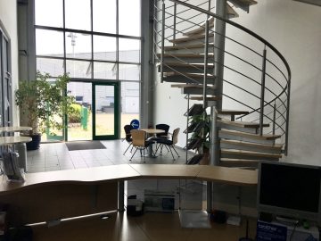 RUDNICK bietet TOP-RENDITE: Bürogebäude mit Fahrzeughalle in guter Lage, 31535 Neustadt am Rübenberge, Bürohaus