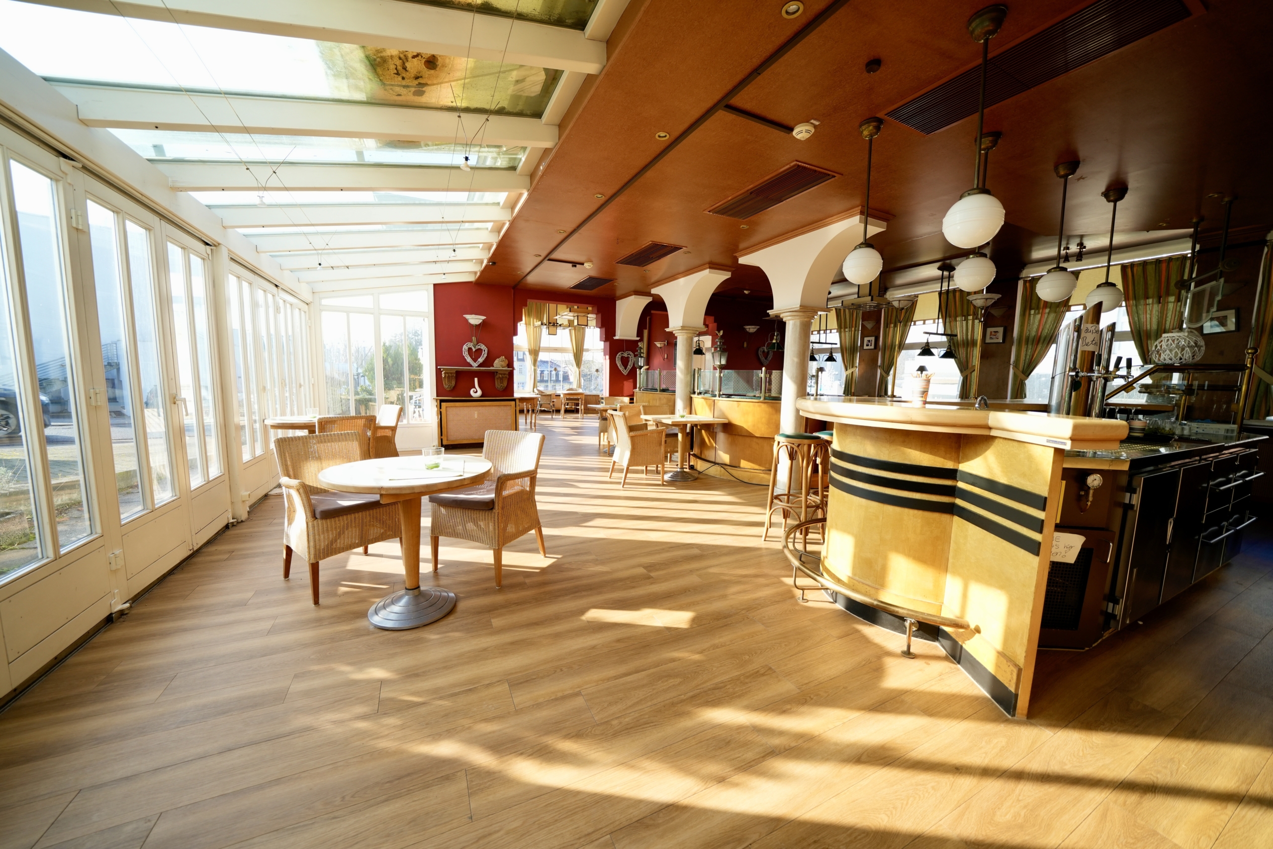 Bar/ Café