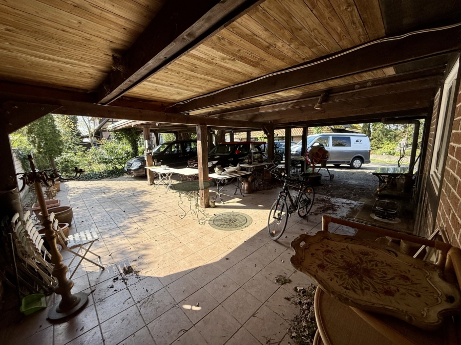 Großer Carport