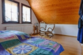 Ländliche Eleganz trifft Toplage - Fachwerkjuwel in wassernähe von Großenheidorn - 2. Schlafzimmer