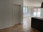 RUDNICK bietet EXKLUSIVES WOHNEN in Top Lage von Garbsen Osterwald - Blick ins Wohnzimmer