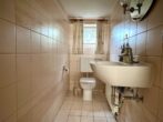 RUDNICK bietet ZENTRAL WOHNEN: Schönes Einfamilienhaus mit Potenzial - WC (Keller)