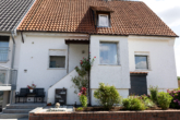 RUDNICK bietet 3-Familienhaus mit Blick aufs Landschaftsschutzgebiet - Hausansicht Altbau