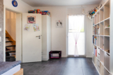 RUDNICK bietet 3-Familienhaus mit Blick aufs Landschaftsschutzgebiet - Kinderzimmer Neubau OG