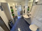RUDNICK bietet: PLATZ OHNE ENDE... Riesiges 2 Familienhaus - PROVISIONSFREI für den Käufer - Badezimmer 1 / Wohnung 2