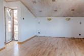 RUDNICK bietet STADTLAGE MIT CHARAKTER – Doppelhaushälfte in der Wunstorfer Nordstadt! - Zimmer 1 im OG mit