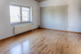 RUDNICK bietet STADTLAGE MIT CHARAKTER – Doppelhaushälfte in der Wunstorfer Nordstadt! - Zimmer 1 im OG