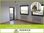 RUDNICK bietet KAPITALANLAGE: Gut geschnittene Eigentumswohnung mit sonnigem Balkon - Wohnzimmer