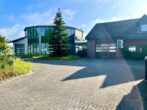 RUDNICK bietet 6 x RENDITE: Bürogebäude mit Fahrzeughalle in guter Lage - Rückansicht Nebengebäude