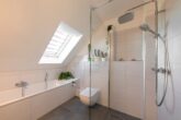 RUDNICK bietet NÄHE HEMMINGEN: Fast bezugsfertiger Neubau mit Wärmepumpe, Photovoltaik ... - Impression aus Nachbarhaus