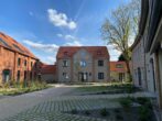 RUDNICK bietet NÄHE HEMMINGEN: Fast bezugsfertiger Neubau mit Wärmepumpe, Photovoltaik ... - Blick in den Hof