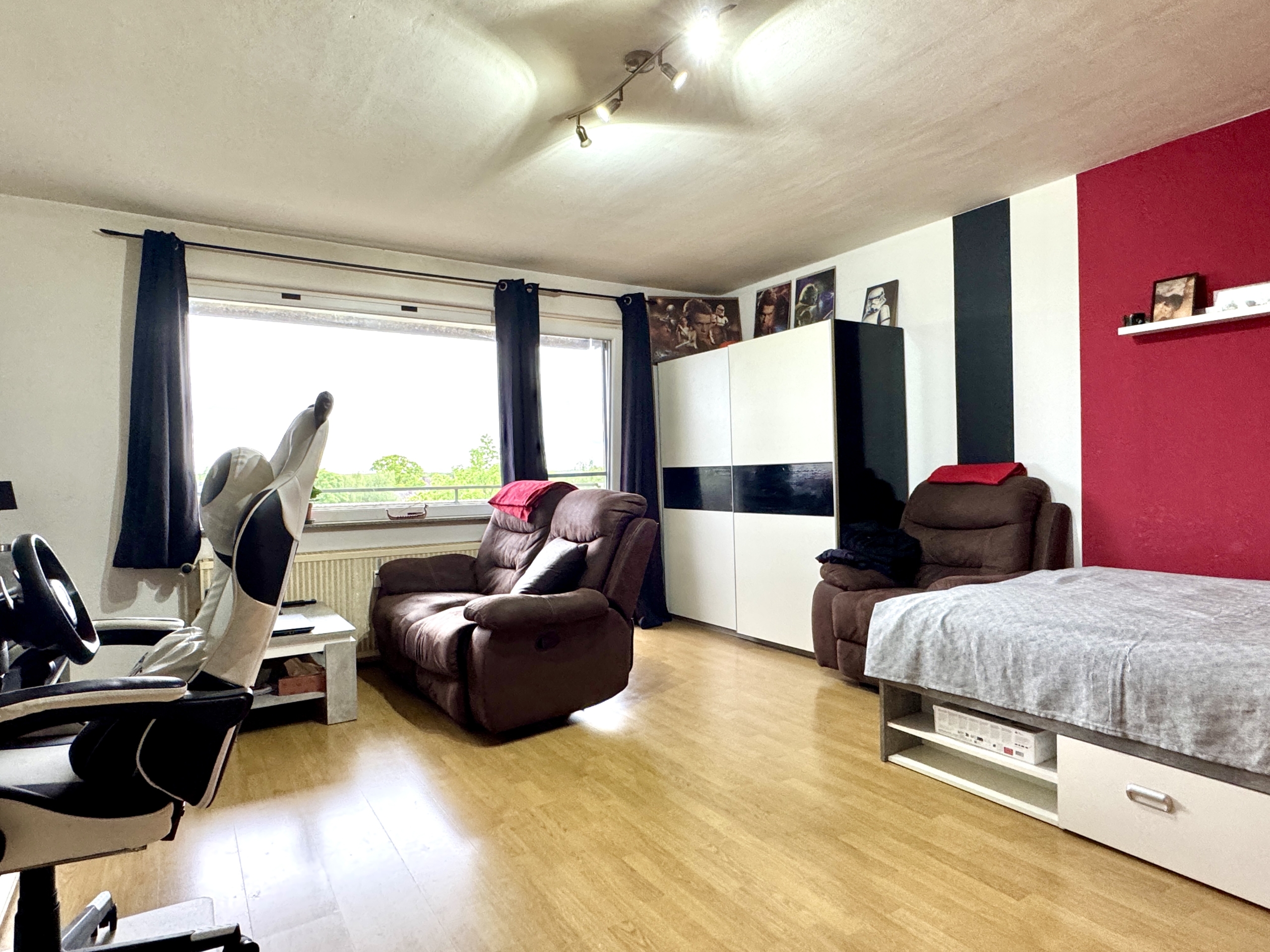 Wohn- und Schlafzimmer